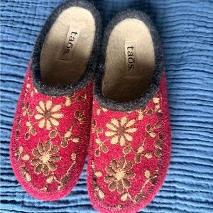Taos Footwear Red and Gold Floral Slippers